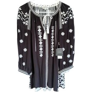 NWT John Mark Embroidered Multi Pattern
Peasant Top Size 1X Retail $139